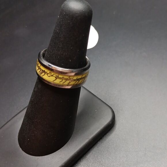 New Glow In Dark Ring Size 6 Unisex Lord Of The Rings - Picture 3 of 4